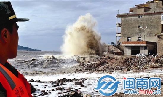 昨日霞浦三沙港狂涛巨浪，三沙边防派出所全线警戒，