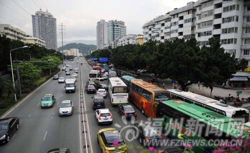 福州北二环国庆长假最后一日 下午两点就堵车