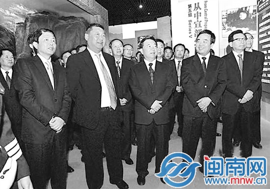 10月9日，甘肃省纪念习仲勋同志诞辰100周年暨两当兵