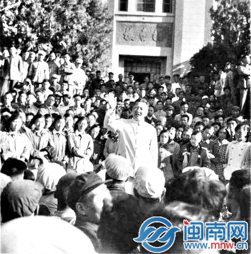 习仲勋同志在陕西蒲城县尧山中学