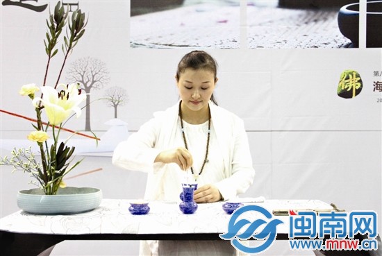 三展会渐入高潮 鼓音佛乐声声入耳茶香道艺韵