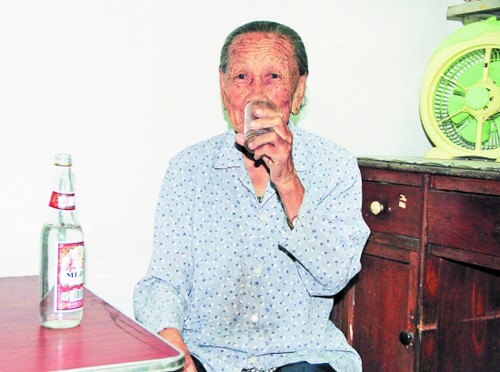 泉州一对95岁亲家母