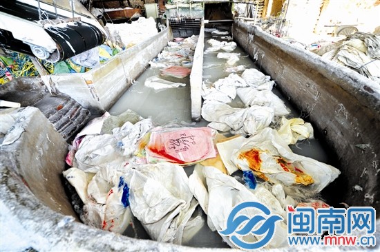 无证工厂内又脏又乱