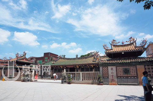 晋江龙山寺晋升为国保 一棵樟木雕出三绝