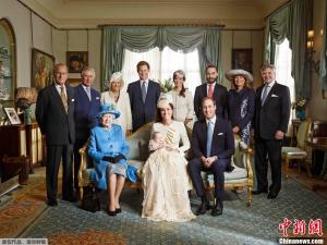 乔治王子洗礼 英国皇室成员齐出动