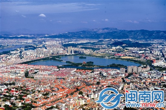 高空下，西湖公园、泉州博物馆、闽台缘博物馆等构筑