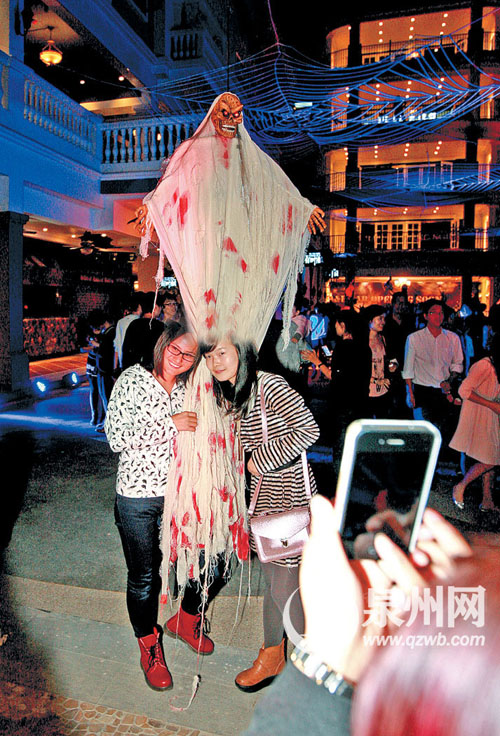 狂欢夜中的惊悚“死神”