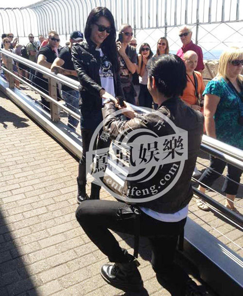 白冰老公丁一无特殊家庭背景 年底将举办两场