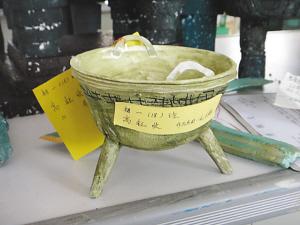 海口中学生硬皮纸仿制青铜器"以假乱真"(图)