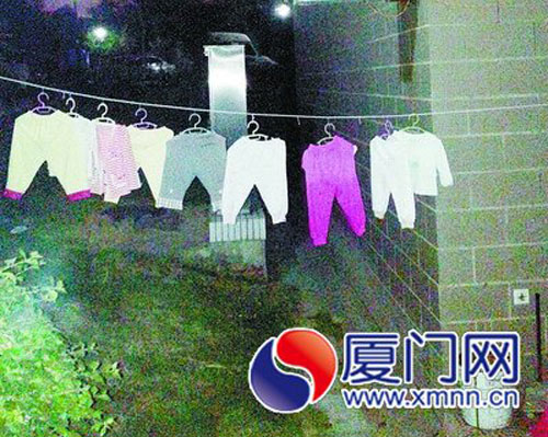 小小的衣服还晾在店门口，但主人已经不幸夭折。