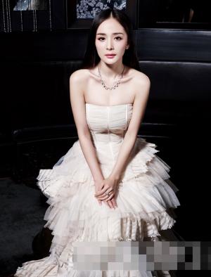 杨幂《大日子》系列婚纱照曝光晒幸福