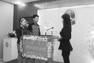 11月11日，一对新人在罗源县婚姻登记服务中心举行结