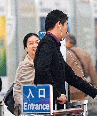 曝朱丽倩挺大肚听演唱会 刘德华再三否认:没有怀孕