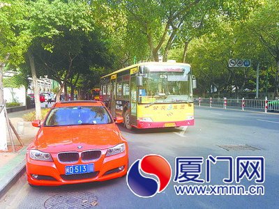 乘客下车险被撞
