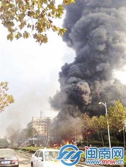 青岛中石化输油管道爆燃 已致35人亡166人伤