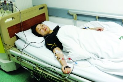 武汉美女教师三个月两次捐髓 挽救一白血病大姐