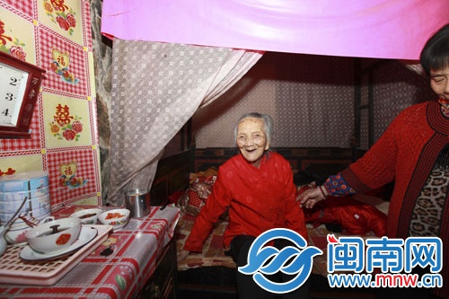 童谣唱着唱着，黄阿婆笑了