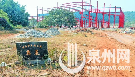 郑成功主题公园奠基石旁，一座厂房拔地而起