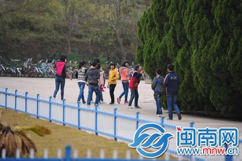 安溪举溪中学出校规，禁止男女生单独交往