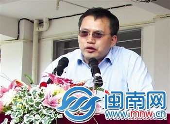 去年5月，李曙峰和弟弟捐资100万，成立玉振教育基金