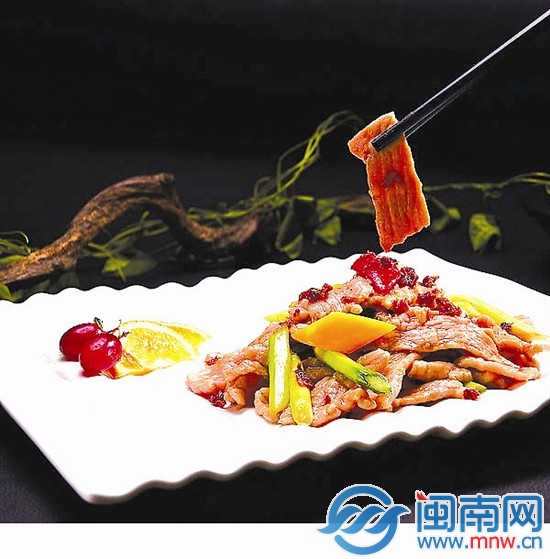 酥脆泉州惊现高营养另类虫菜 蝎子蜈蚣蚂蚱皆是美食; 醉天鹅,驴肉煲