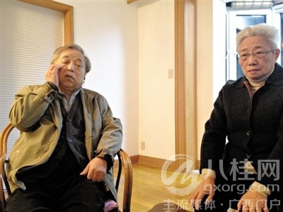 年过七旬的刘光嘉及妻子向记者讲述强拆经过