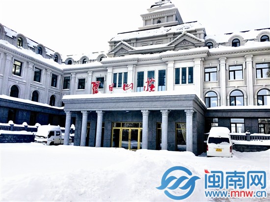 丽日山庄是当地地税系统的另一处高档休闲度假娱乐场所