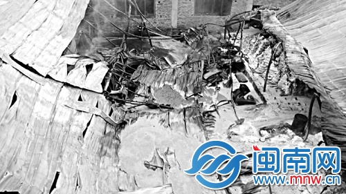 晋江塑料厂突发大火 40多名消防人员奋战2小时灭火