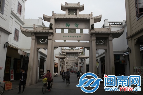 牌坊街上，20多座牌坊诉说着当地学风之盛