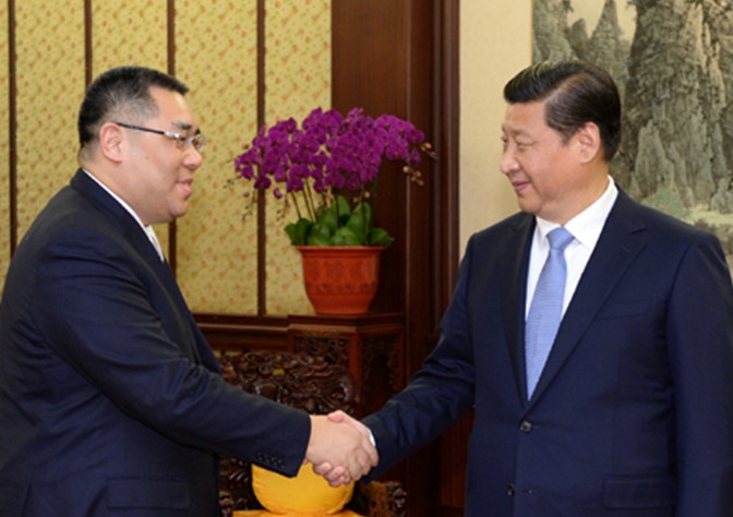 习近平会见崔世安