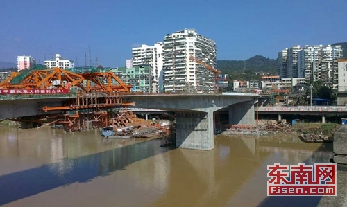 南平市新水东大桥顺利合拢