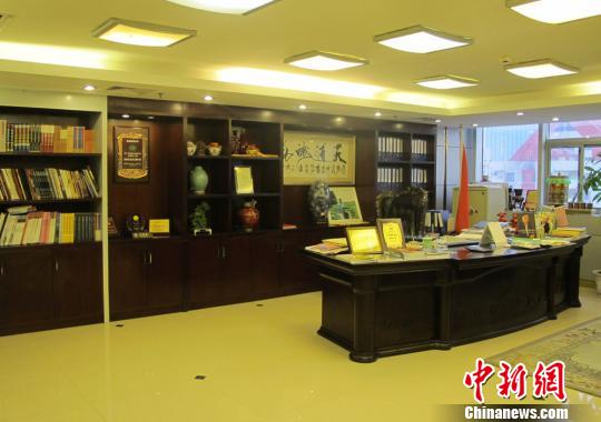 图为豪华气派的沈桂林办公室