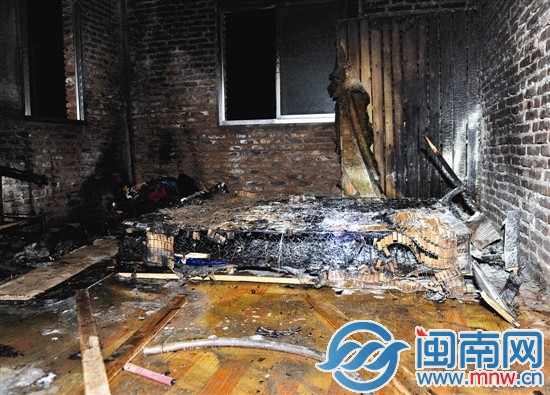 房间被火洗劫一空，成了黑色地狱