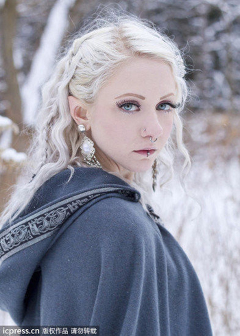 加拿大美女自觉前世是精灵 把耳朵削尖成魔戒精灵(图)-闽南网