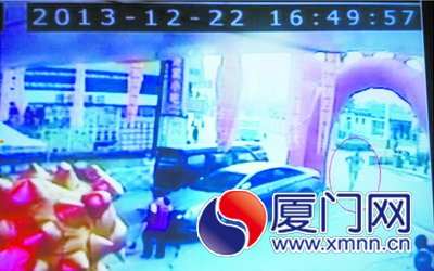 嫌疑人跑进手机城