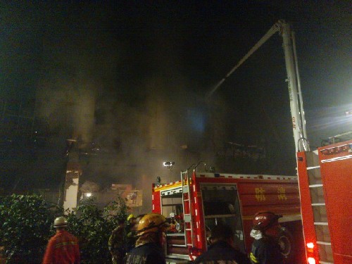泸州江阳区摩尔商场发生爆炸13