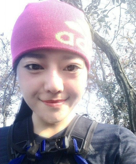 最美马拉松女孩火了 跑步狂人要跑100个全程9