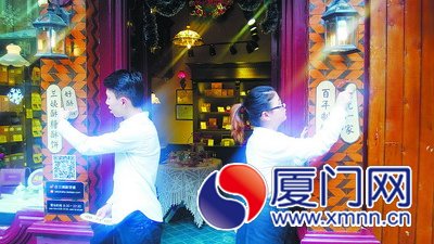 沿街店家主动拆除多余店招