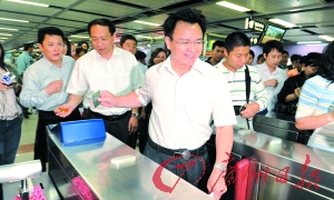 万庆良呼吁市民融入低碳广州绿色生活