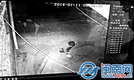 男子点燃木料引发家具城大火