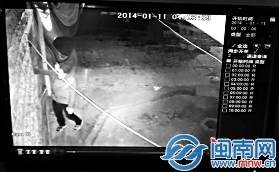 男子点燃木料引发家具城大火