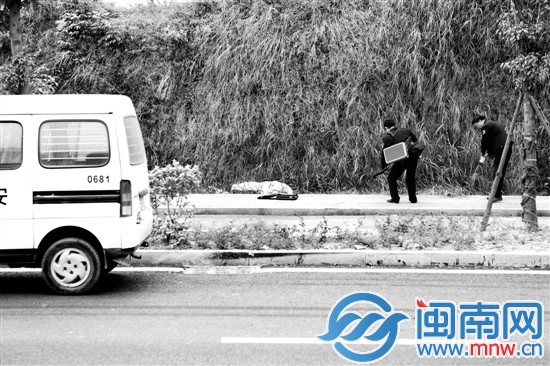 民警在勘查现场