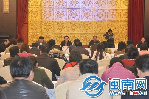 交易会上，南安市委书记黄南康致辞，副市长黄景阳对