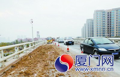 厚厚的土头绵延数十米