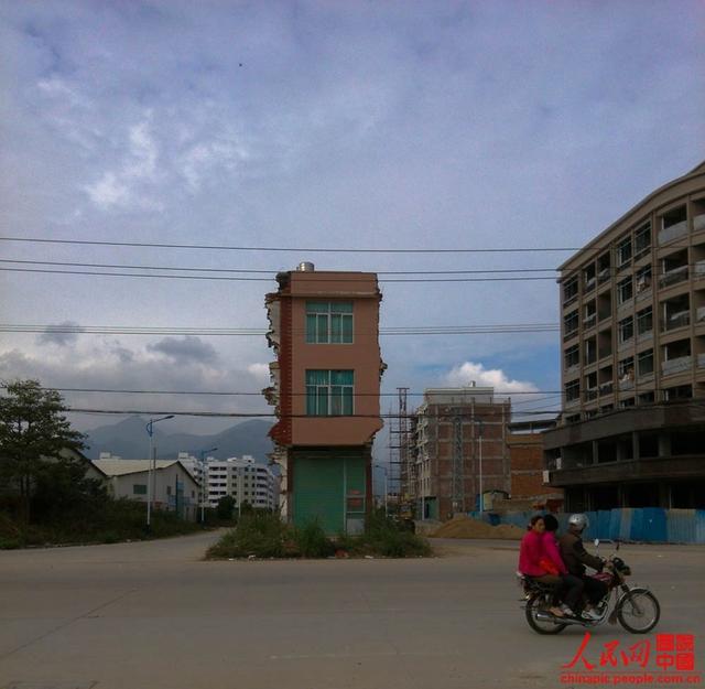 平和县,地处福建省漳州西南部,毗邻厦门,汕头两个经济特区,与闽粤两省