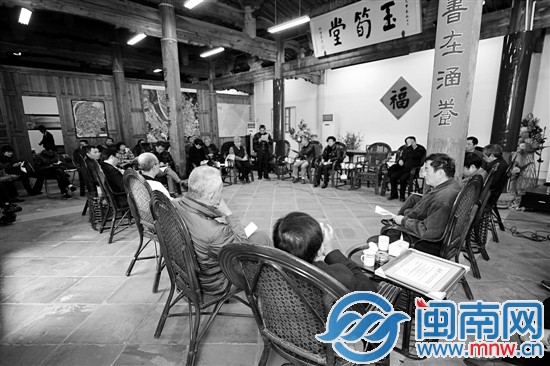 来自建筑界和文史界的二十多位专家学者齐聚一堂，聊