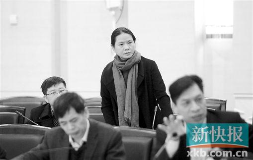 昨日,省财政厅副厅长叶梅芬昨日两度被代表留住追问