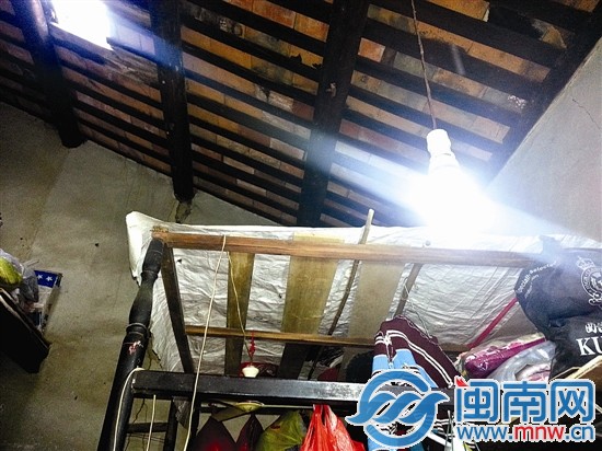 漳州85岁阿嬷与12岁孙女相依为命 住漏雨瓦房(图)