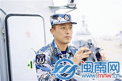 我军最新型驱逐舰 首舰舰长邵曙光