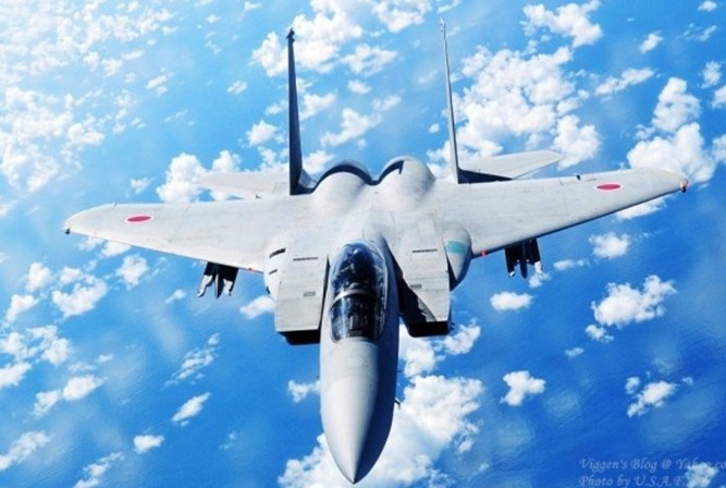 在近日组织的一次远海巡逻中,空军出动多型飞机,对进